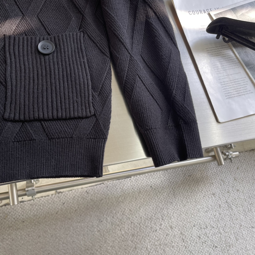 -驴牌 拉链羊毛夹克驴牌拉链毛衣夹克。羊毛混纺面料.柔软针织材质，穿着超舒适又保暖~经典Monogram