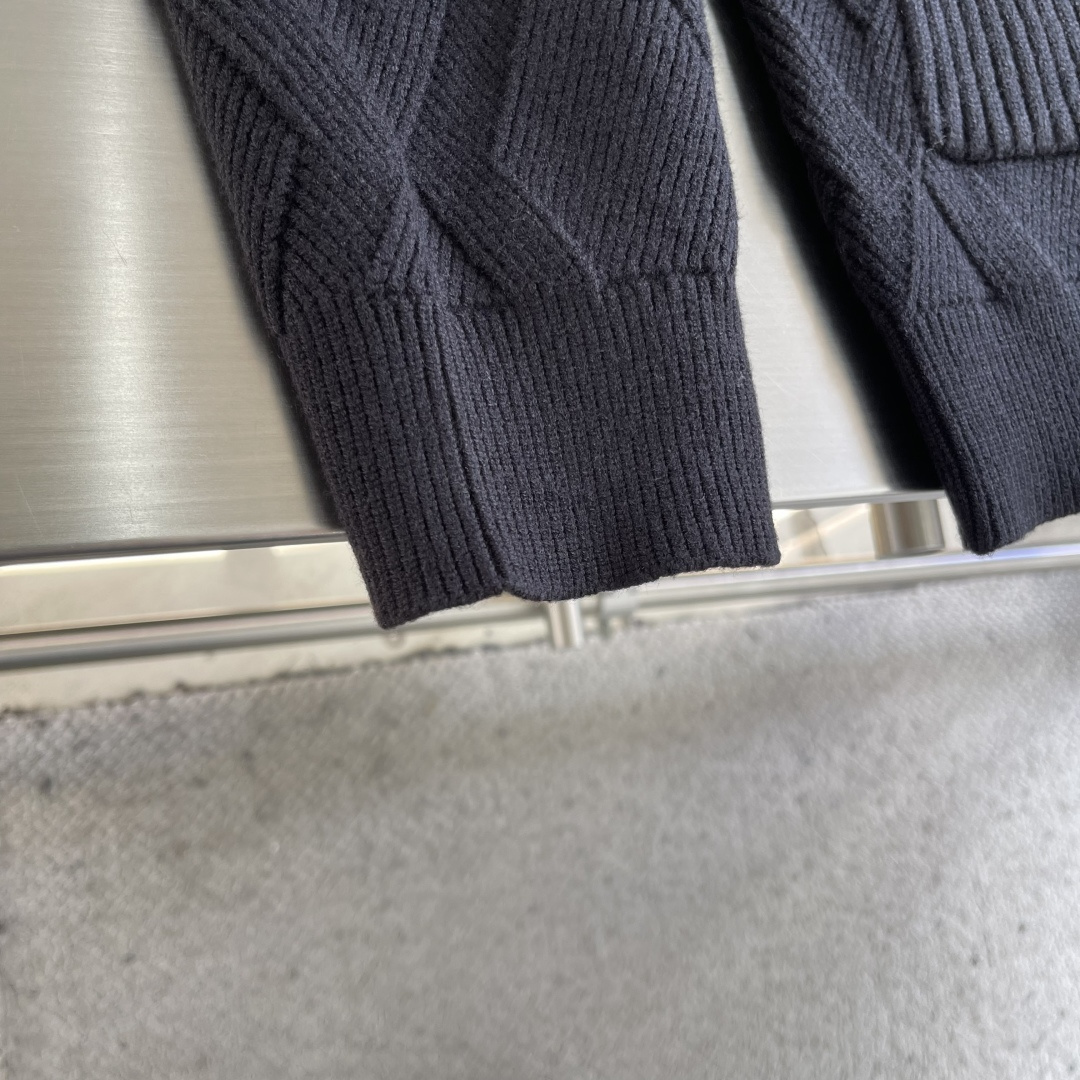 -驴牌 拉链羊毛夹克驴牌拉链毛衣夹克。羊毛混纺面料.柔软针织材质，穿着超舒适又保暖~经典Monogram