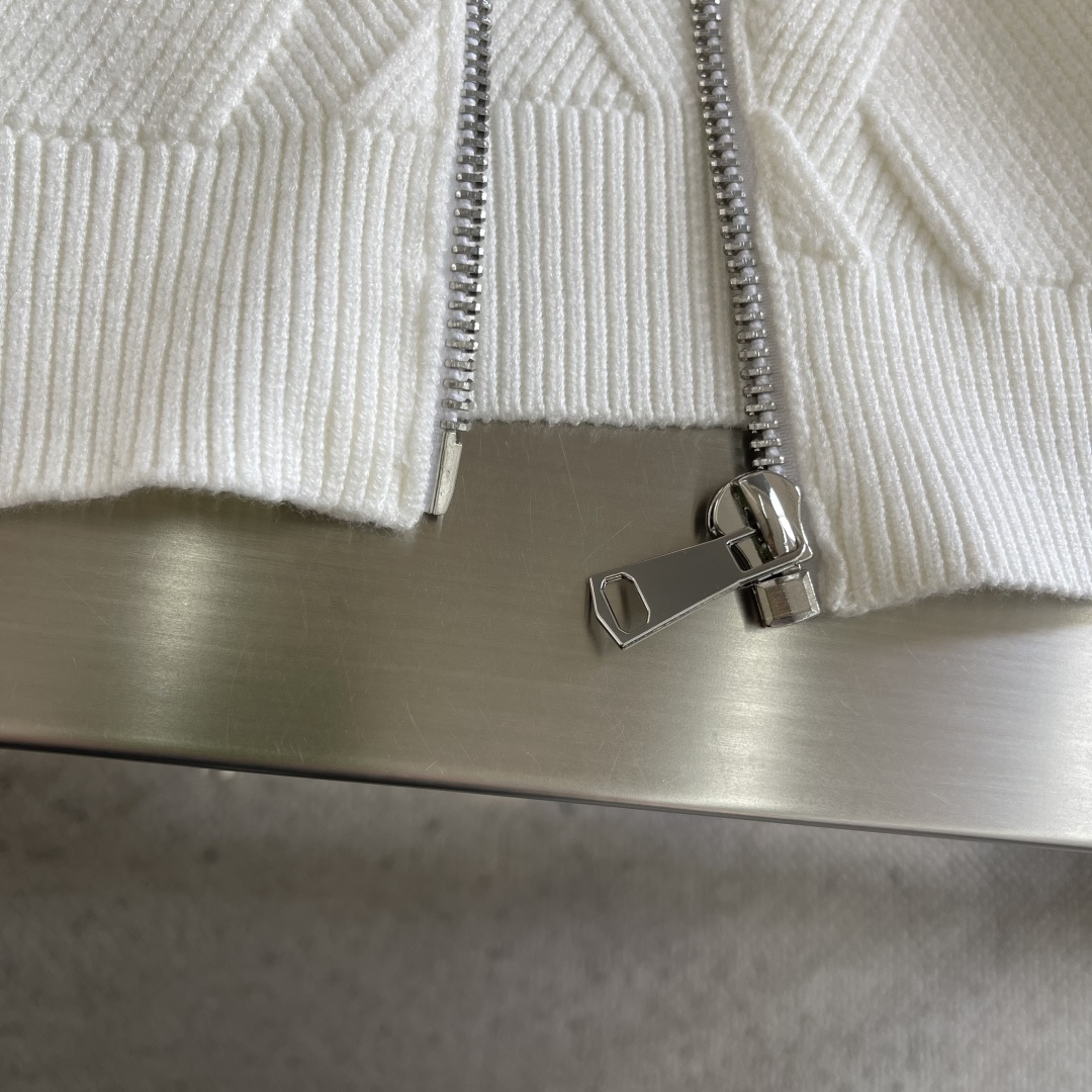 -驴牌 拉链羊毛夹克驴牌拉链毛衣夹克。羊毛混纺面料.柔软针织材质，穿着超舒适又保暖~经典Monogram