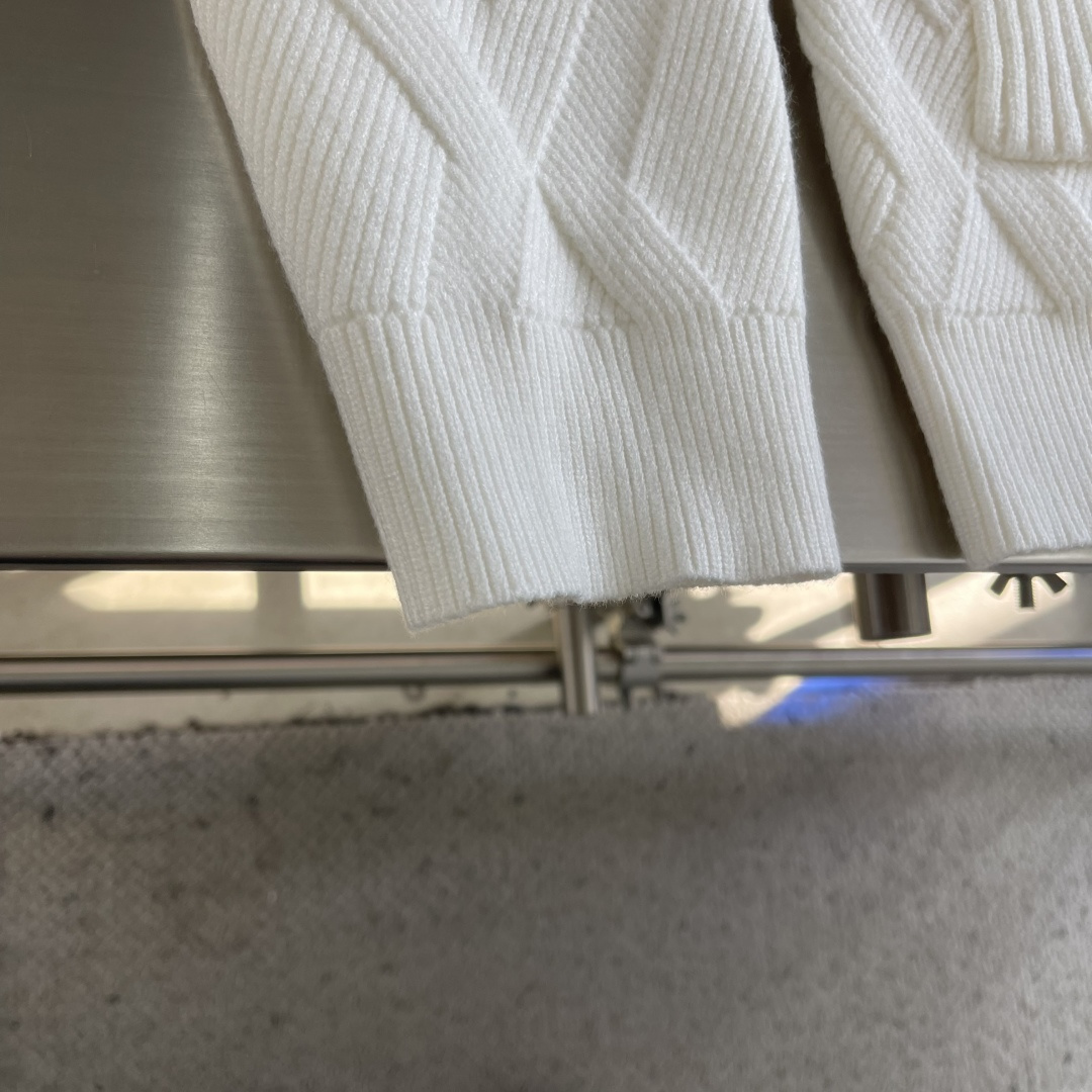 -驴牌 拉链羊毛夹克驴牌拉链毛衣夹克。羊毛混纺面料.柔软针织材质，穿着超舒适又保暖~经典Monogram