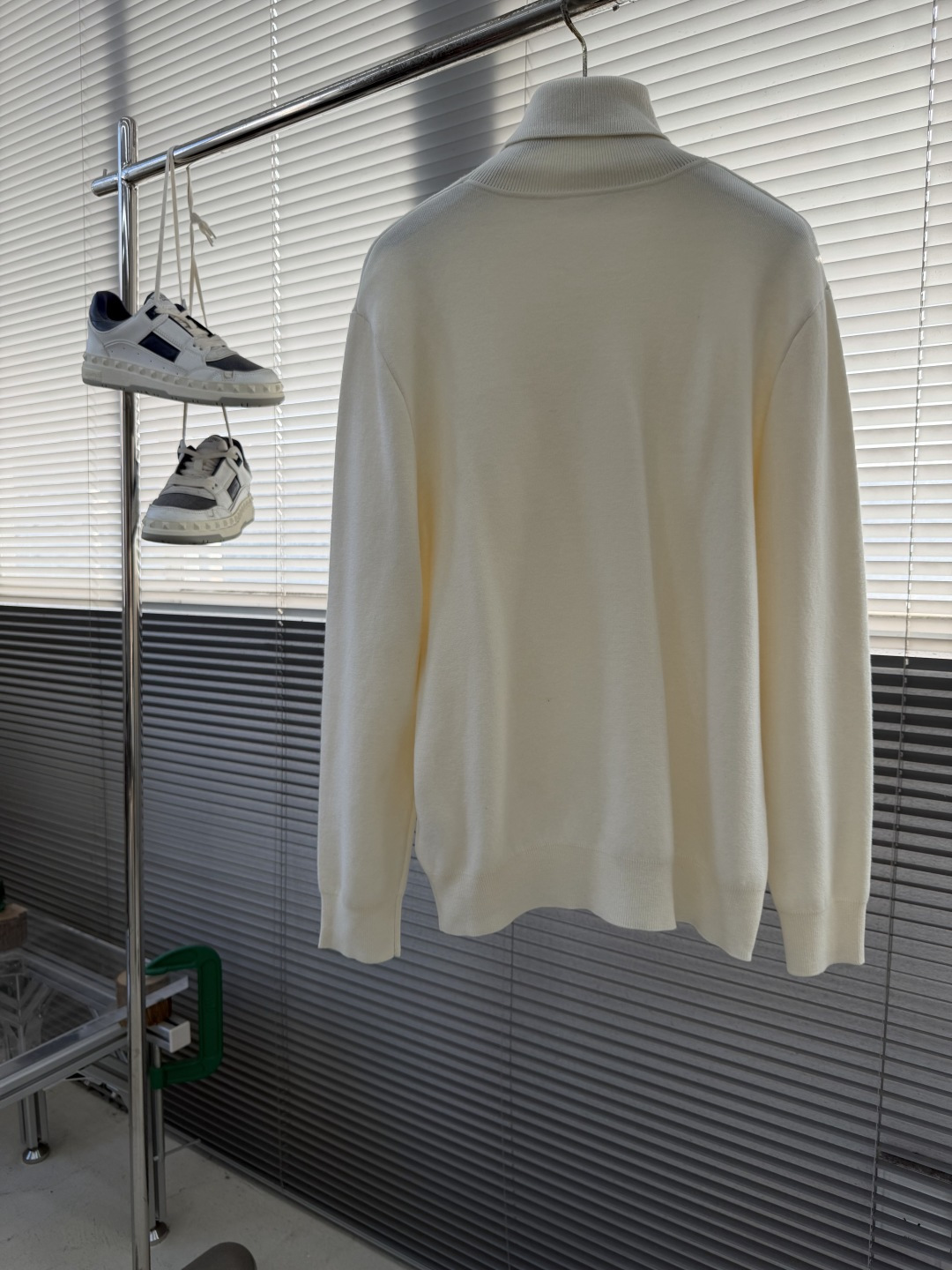 -PRAD 25秋冬季新品-男士羊毛针织高领套头衫简约三间标设计，上身就是气质满满，打造时髦出众的精致感