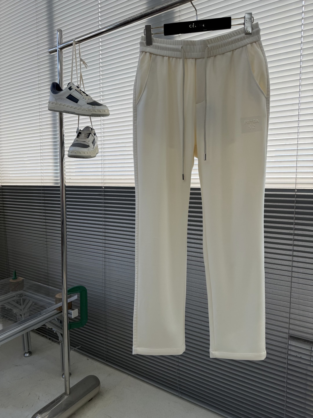 -PRAD 秋冬新款休闲直筒长裤，定制配件五金，免烫面料手感柔软。尺码：M-4XL