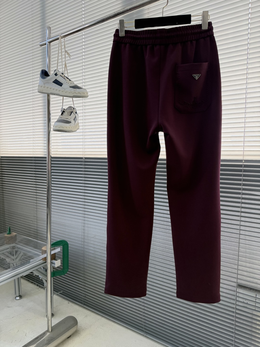 -PRAD 秋冬新款休闲直筒长裤，定制配件五金，免烫面料手感柔软。尺码：M-4XL