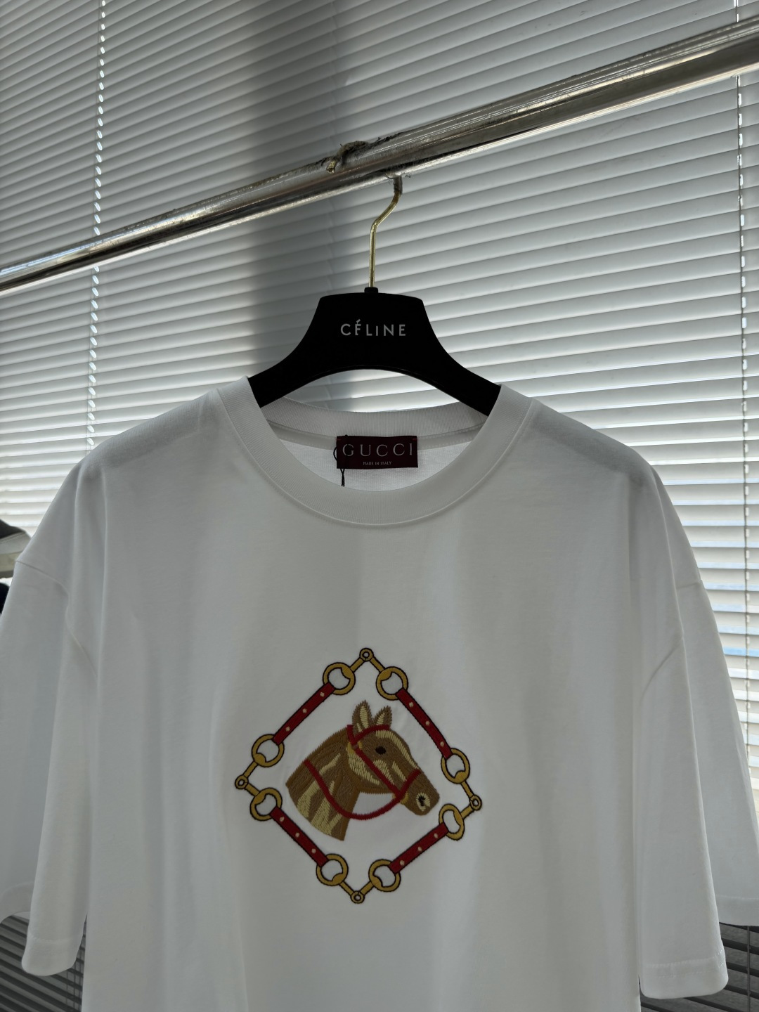 -GUCC 2026春夏新品，100％全棉300g面料，柔软亲肤，挺阔有垂坠感。四线密边做工精细，前幅案
