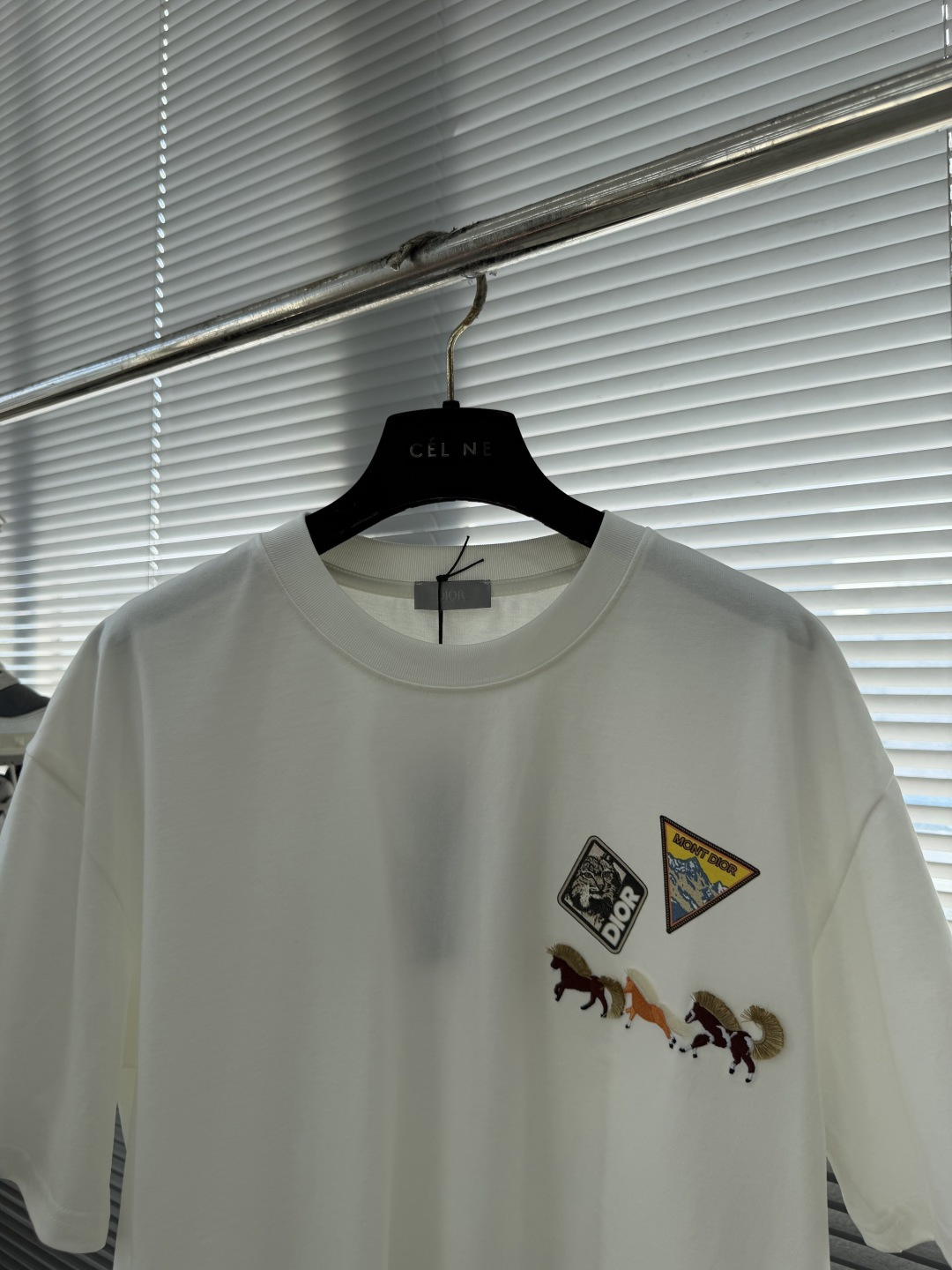 -Dio 2026春夏新品，100％全棉300g面料，柔软亲肤，挺阔有垂坠感。四线密边做工精细，前幅案l