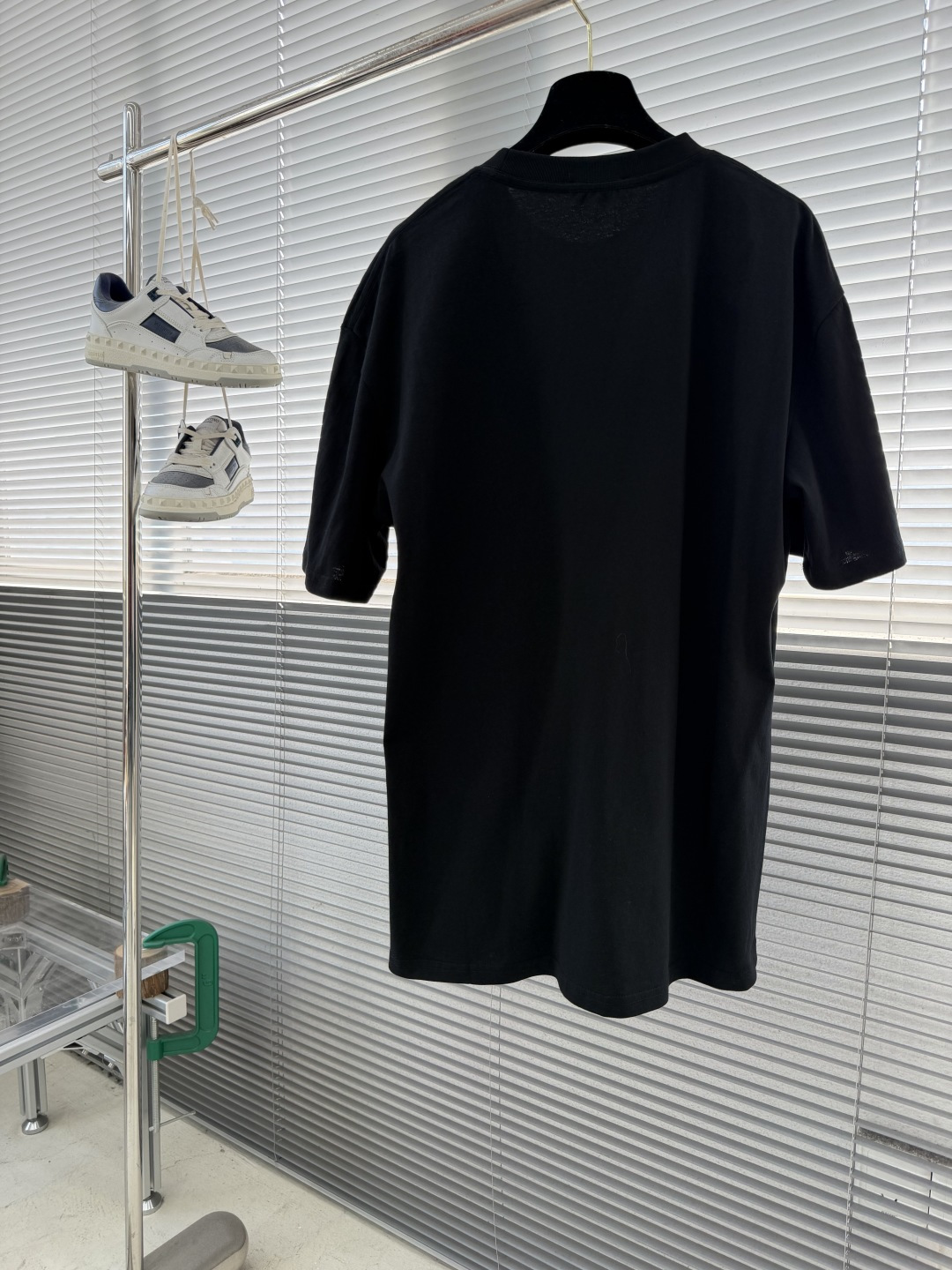 -Dio 2026春夏新品，100％全棉300g面料，柔软亲肤，挺阔有垂坠感。四线密边做工精细，前幅案l