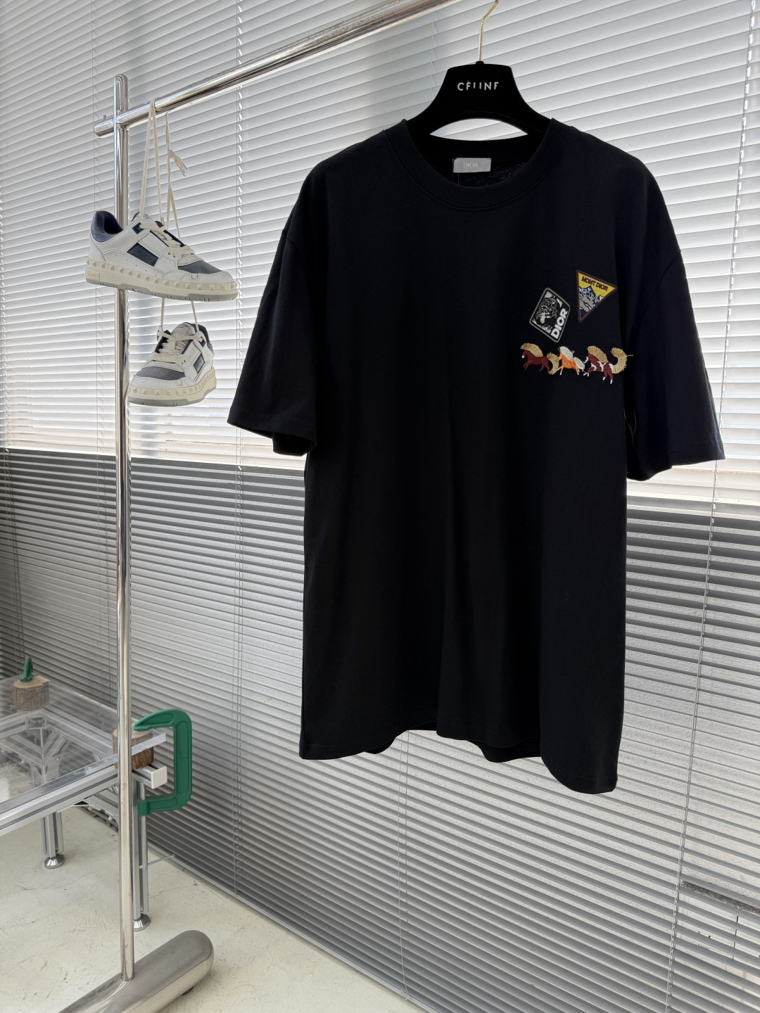 -Dio 2026春夏新品，100％全棉300g面料，柔软亲肤，挺阔有垂坠感。四线密边做工精细，前幅案l