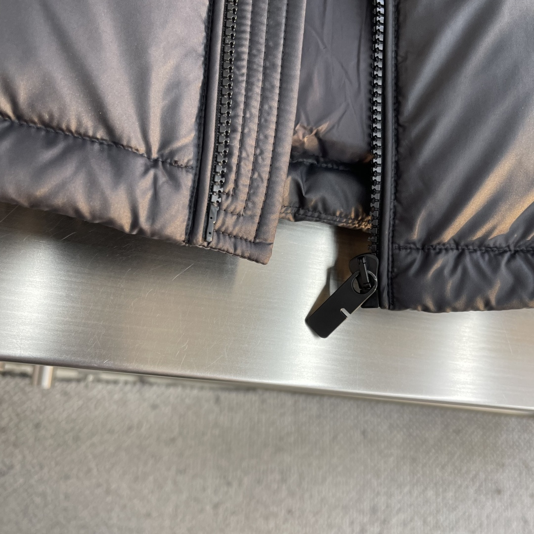 -BBR 撞色胶条字母Logo徽标针织羽绒服.内里拼接经典格纹内衬,上身效果真的绝.特级鹅绒填充.填充超