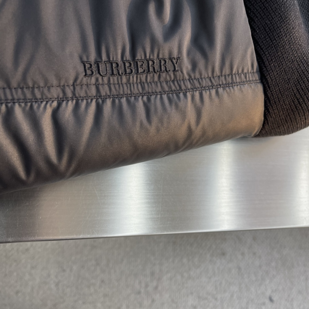 -BBR 撞色胶条字母Logo徽标针织羽绒服.内里拼接经典格纹内衬,上身效果真的绝.特级鹅绒填充.填充超