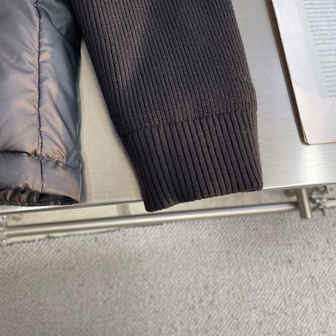 -BBR 撞色胶条字母Logo徽标针织羽绒服.内里拼接经典格纹内衬,上身效果真的绝.特级鹅绒填充.填充超