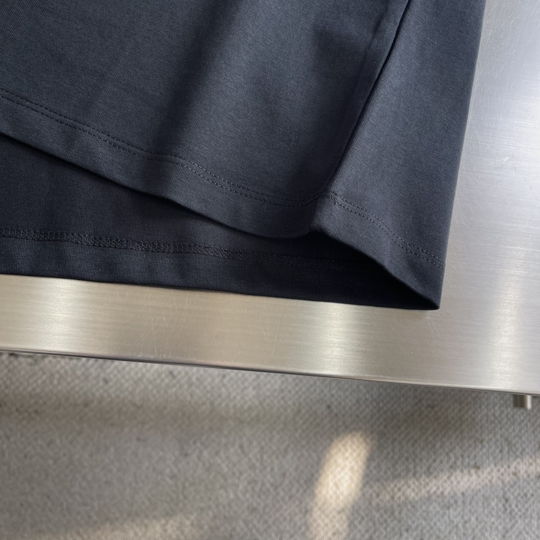 -Dio 经典CD‼️短袖T恤经典CD刺绣短袖T恤，主色+胸前CD Logo，简约又高级!面料采用280