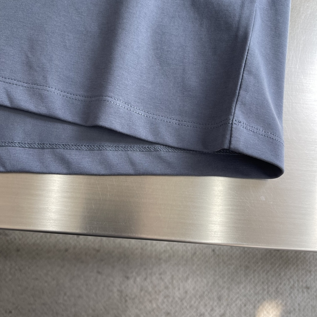 -Dio 经典CD‼️短袖T恤经典CD刺绣短袖T恤，主色+胸前CD Logo，简约又高级!面料采用280