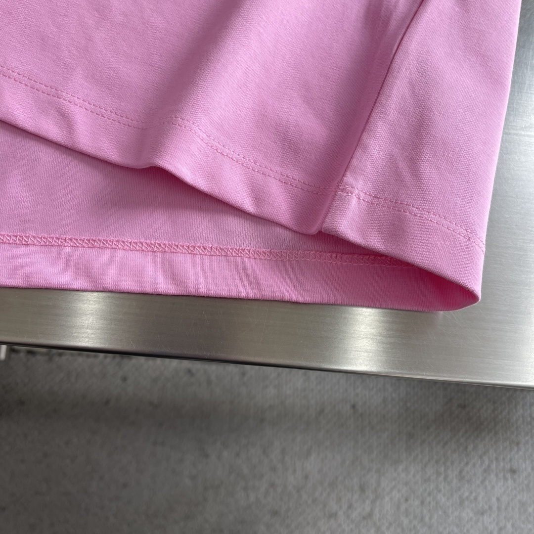 -Dio 经典CD‼️短袖T恤经典CD刺绣短袖T恤，主色+胸前CD Logo，简约又高级!面料采用280