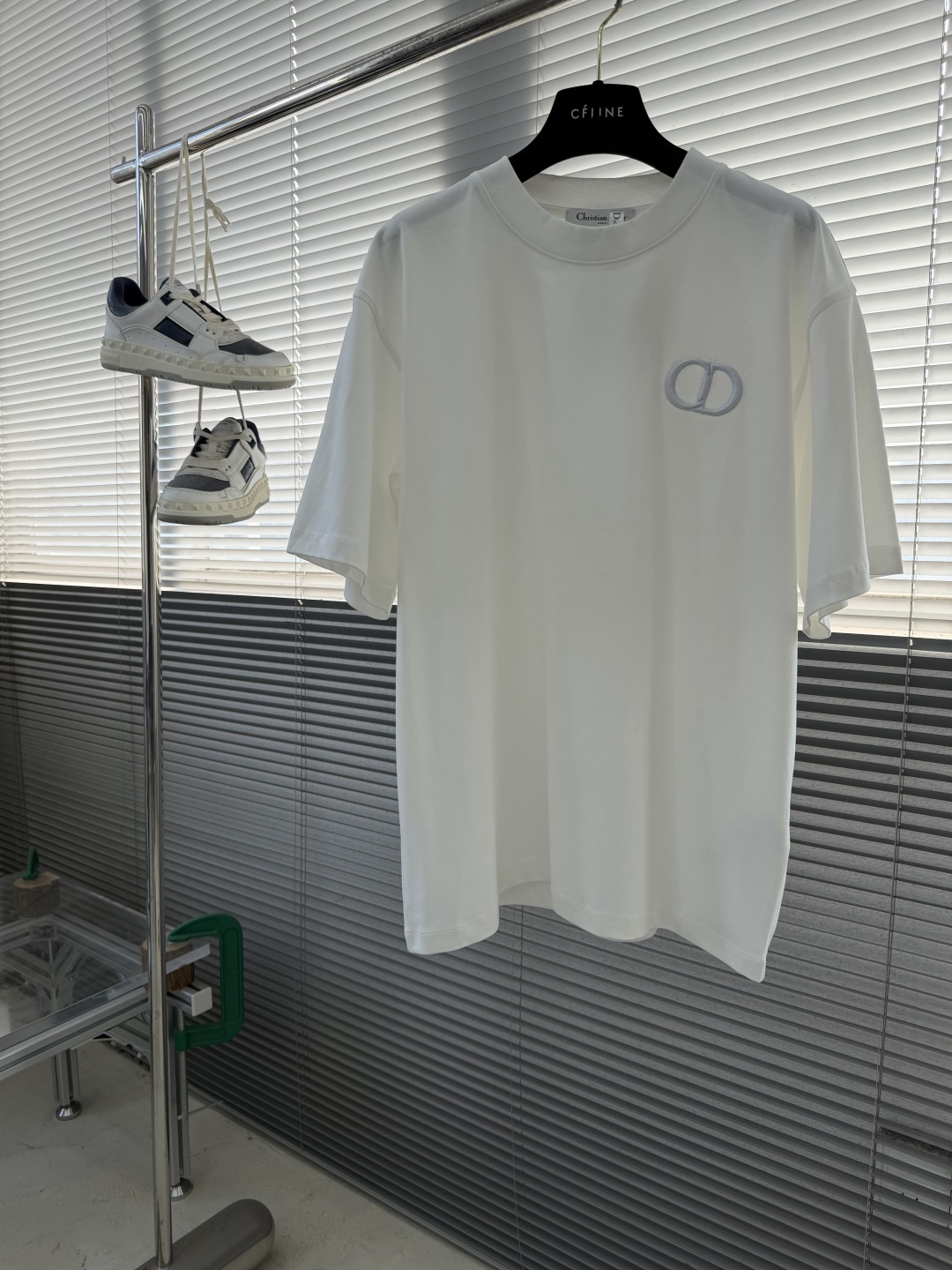 -Dio 经典CD‼️短袖T恤经典CD刺绣短袖T恤，主色+胸前CD Logo，简约又高级!面料采用280