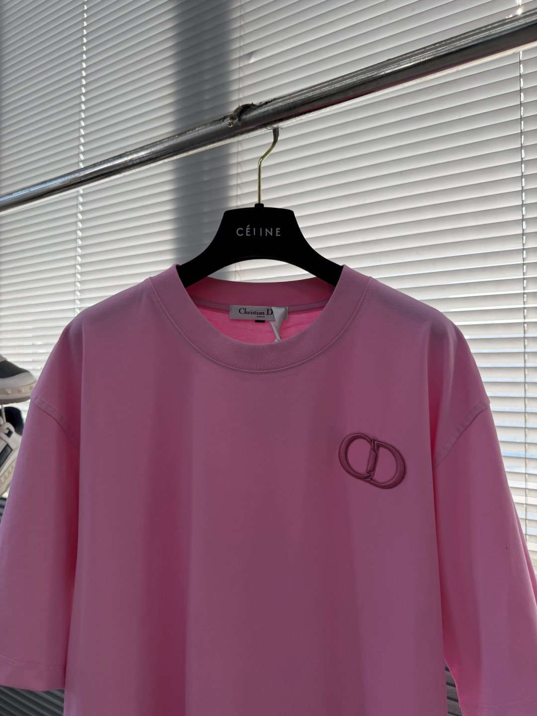 -Dio 经典CD‼️短袖T恤经典CD刺绣短袖T恤，主色+胸前CD Logo，简约又高级!面料采用280