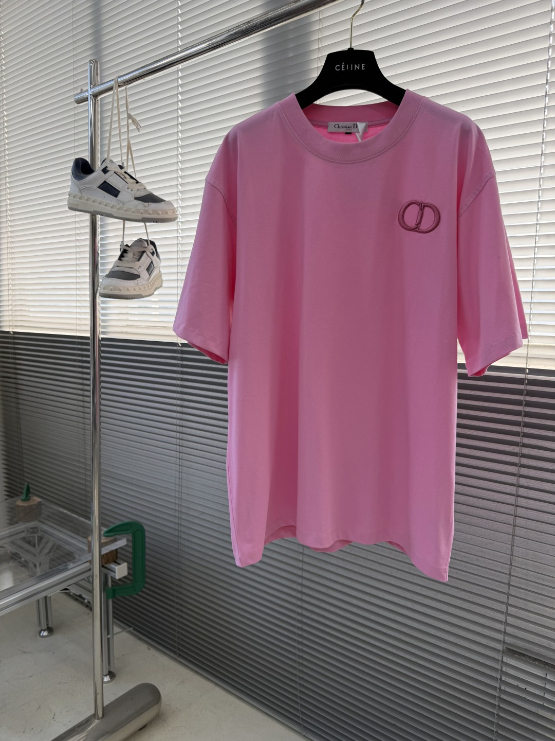 -Dio 经典CD‼️短袖T恤经典CD刺绣短袖T恤，主色+胸前CD Logo，简约又高级!面料采用280