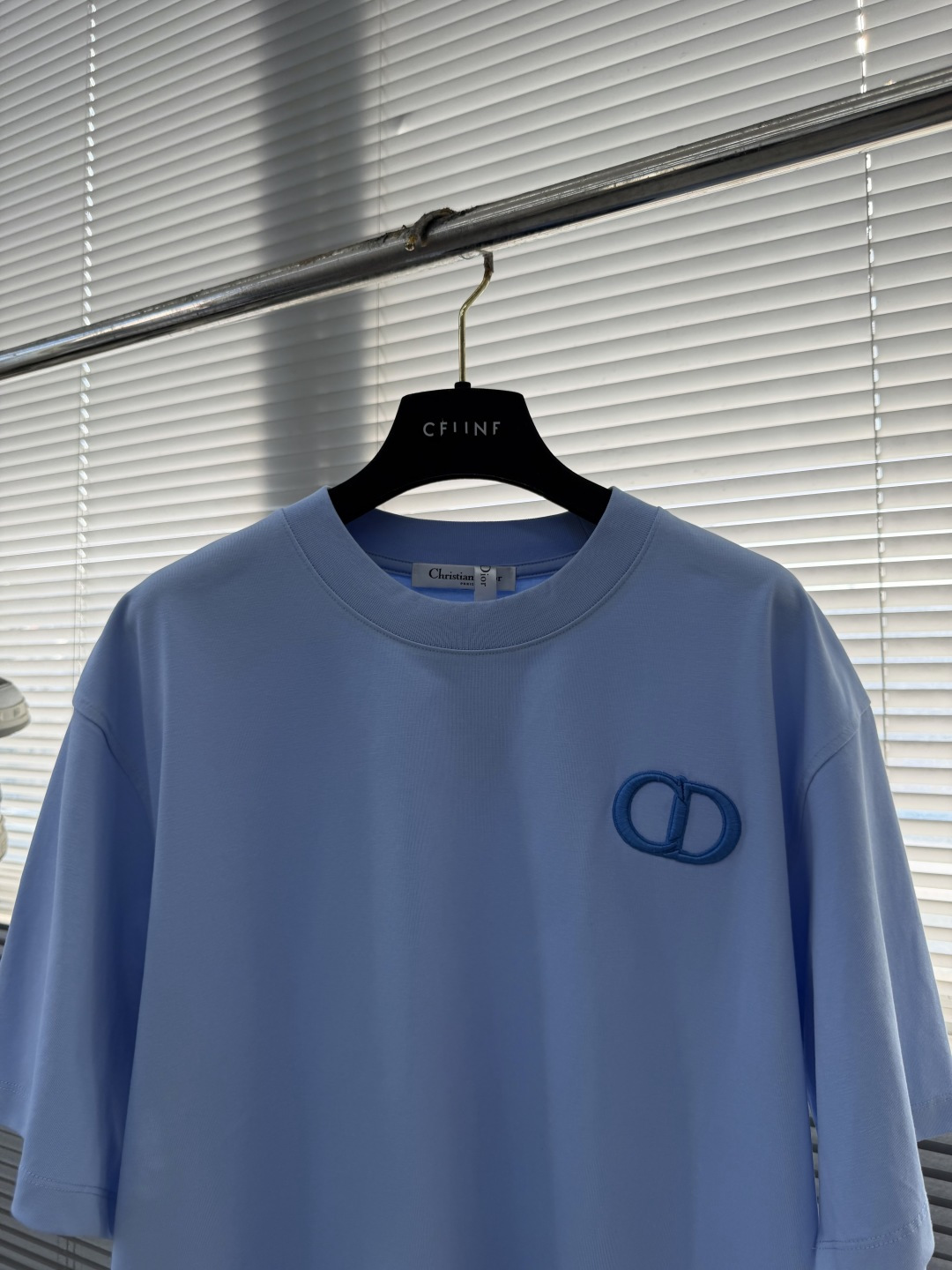 -Dio 经典CD‼️短袖T恤经典CD刺绣短袖T恤，主色+胸前CD Logo，简约又高级!面料采用280