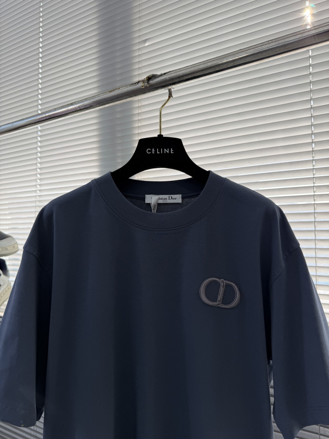 -Dio 经典CD‼️短袖T恤经典CD刺绣短袖T恤，主色+胸前CD Logo，简约又高级!面料采用280