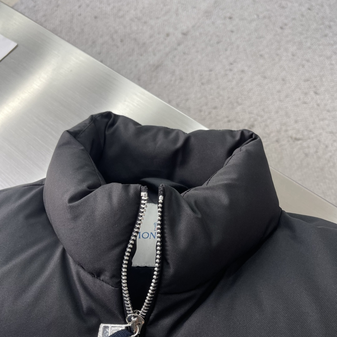 -mon 羽绒服2025最新款时尚设计师款羽绒外套.处处细节显工艺足够的高级 结构性剪裁的设计改变来展现