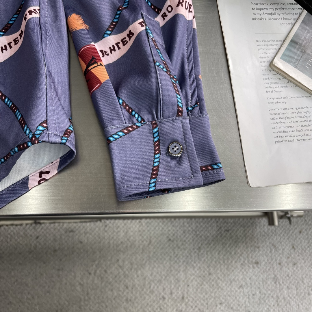 -驴牌 图案印花长袖衬衫采用进口桑蚕丝混纺面料，质地丝滑垂顺，拥有极佳的亲肤感与透气性，面料自带柔和光泽