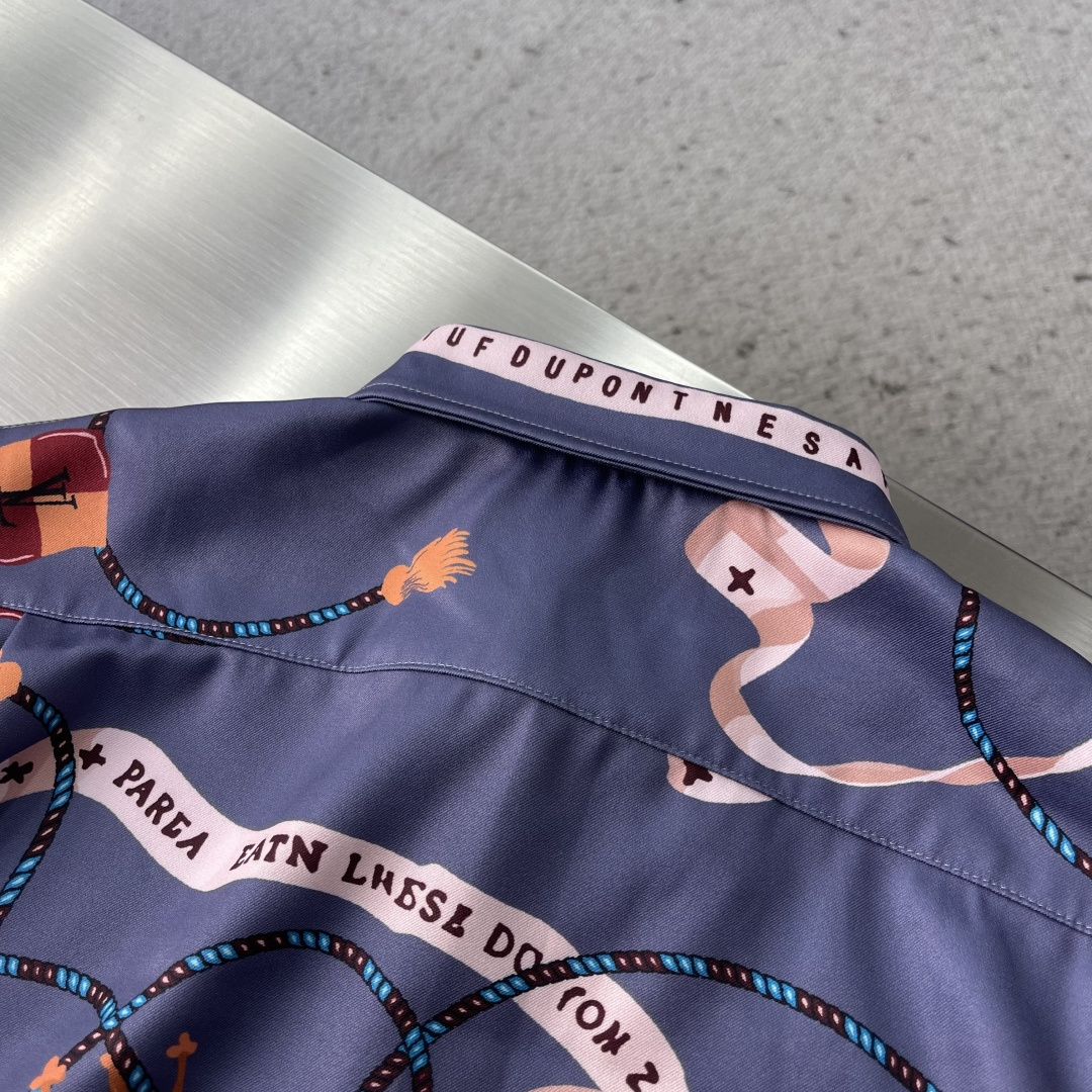 -驴牌 图案印花长袖衬衫采用进口桑蚕丝混纺面料，质地丝滑垂顺，拥有极佳的亲肤感与透气性，面料自带柔和光泽