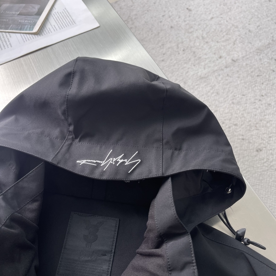 -Y-3 Yamamoto山本耀司 秋冬重工连帽软壳冲锋衣。高端版本定制面料 透气弹力舒适度极高，高级定