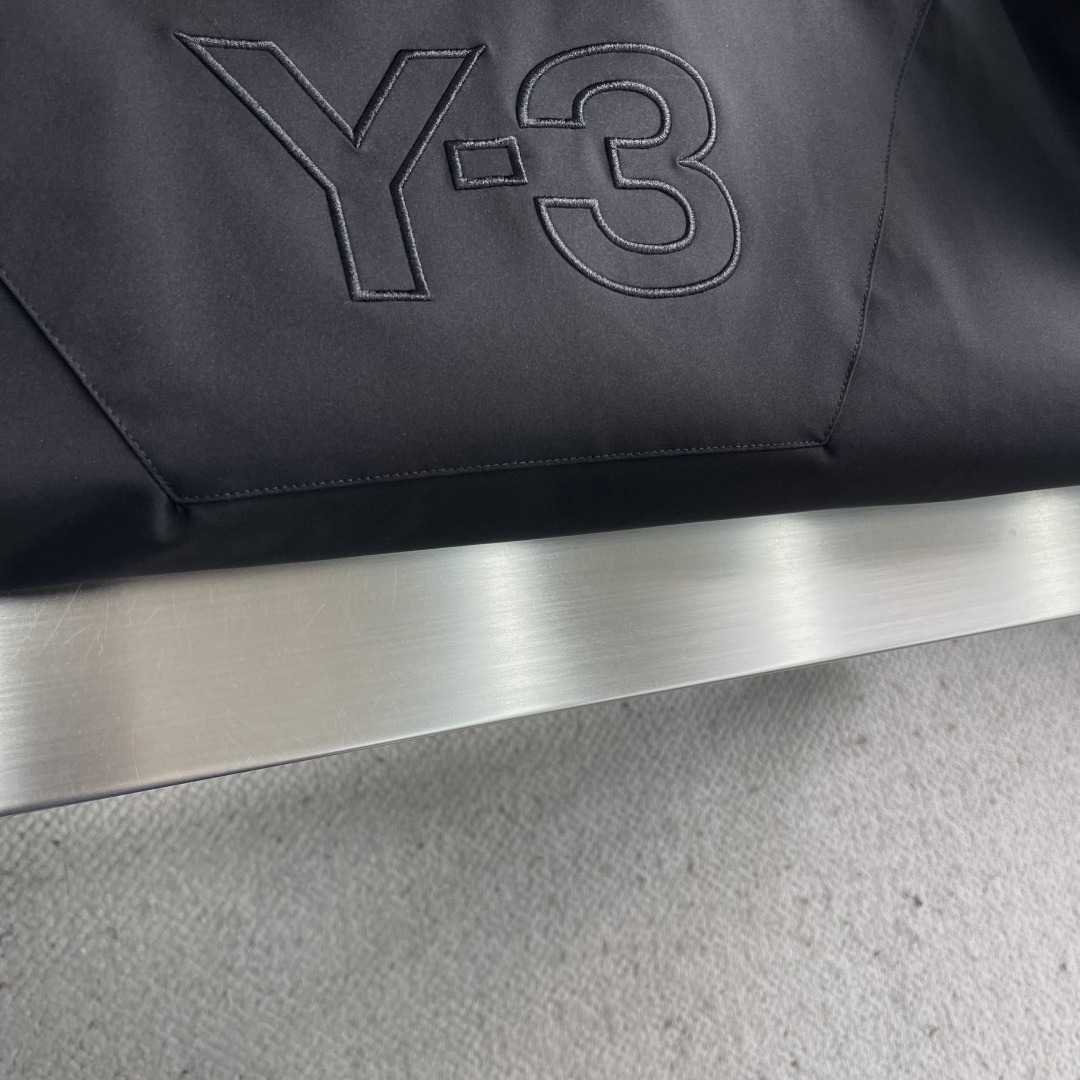 -Y-3 Yamamoto山本耀司 秋冬重工连帽软壳冲锋衣。高端版本定制面料 透气弹力舒适度极高，高级定