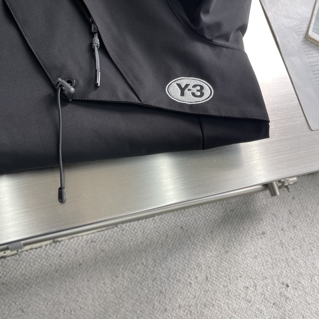 -Y-3 Yamamoto山本耀司 秋冬重工连帽软壳冲锋衣。高端版本定制面料 透气弹力舒适度极高，高级定