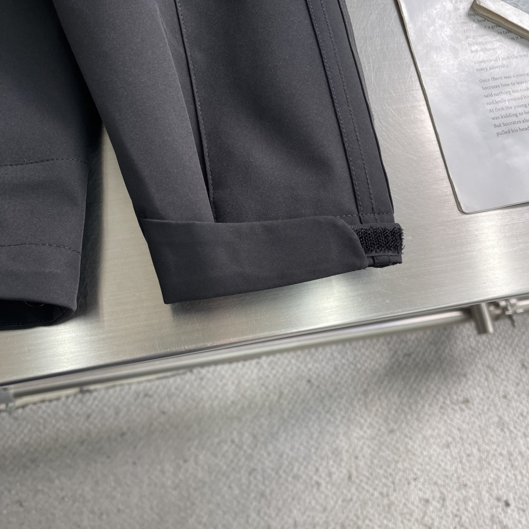 -Y-3 Yamamoto山本耀司 秋冬重工连帽软壳冲锋衣。高端版本定制面料 透气弹力舒适度极高，高级定