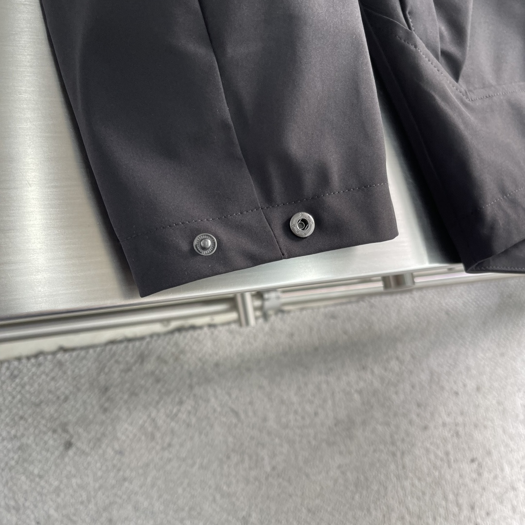 -Y-3 山本耀司 秋冬新款软壳冲锋衣外套。高端简洁时尚大方 定制原版进口面料 简洁利落又清爽 品质做工