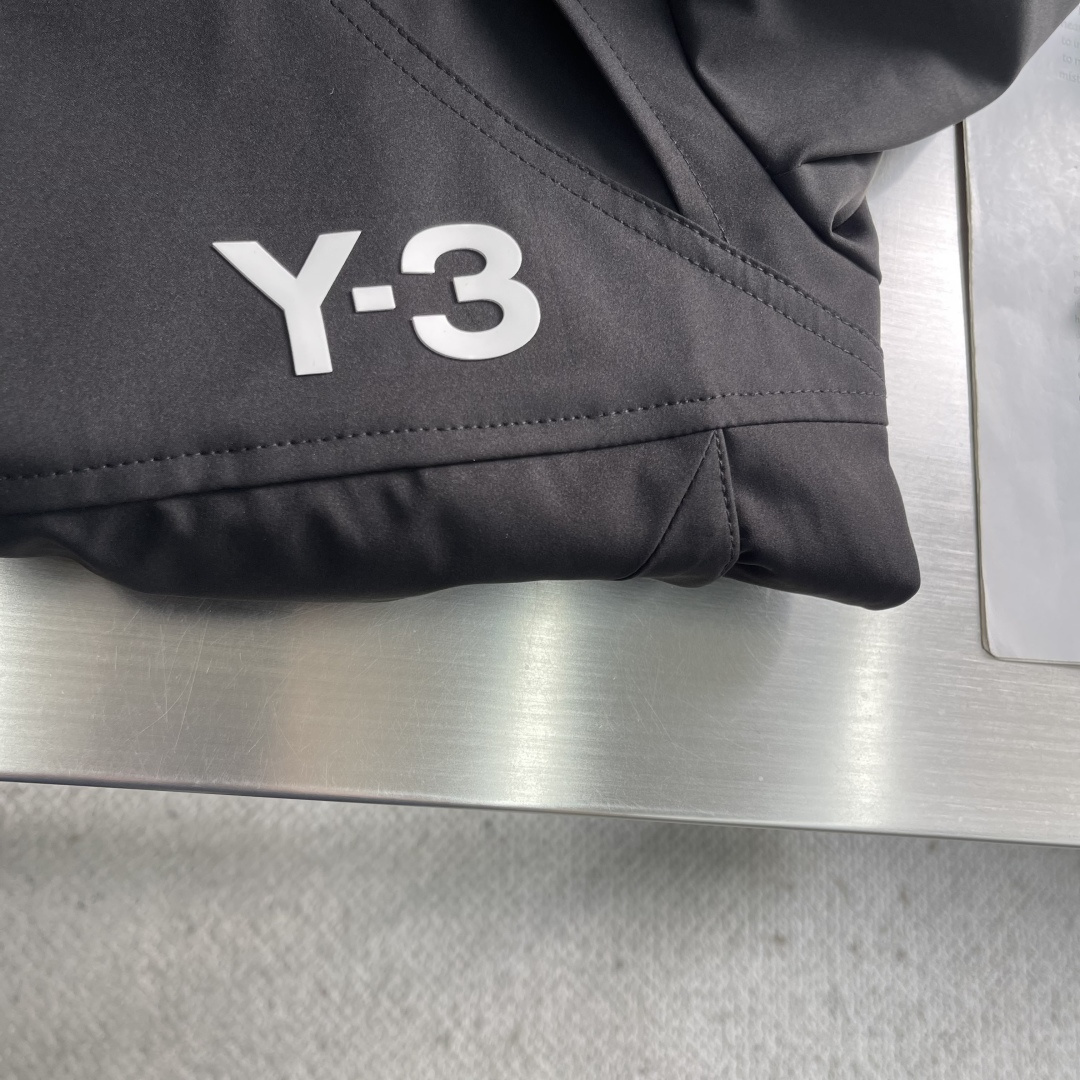 -Y-3 山本耀司 秋冬新款软壳冲锋衣外套。高端简洁时尚大方 定制原版进口面料 简洁利落又清爽 品质做工