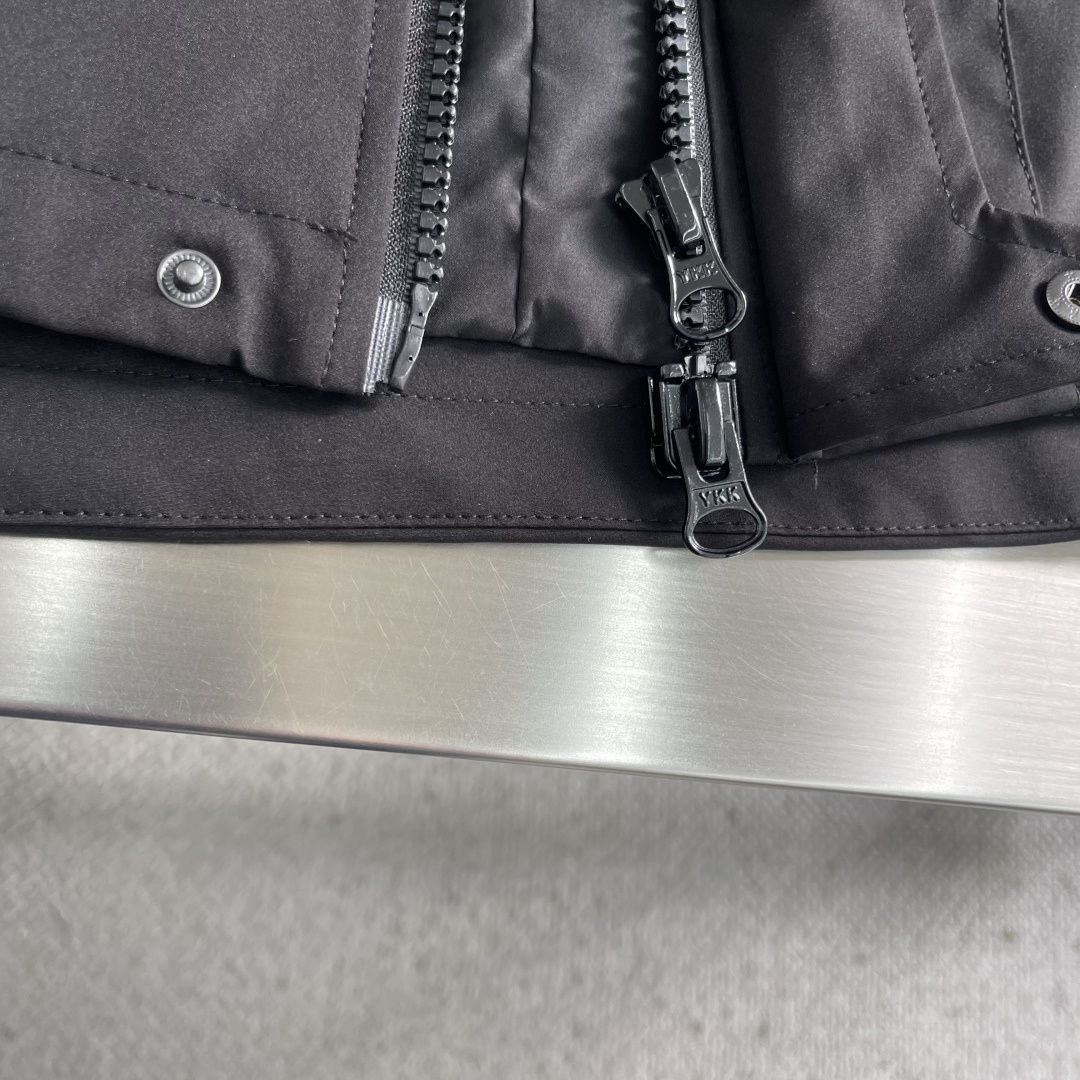 -Y-3 山本耀司 秋冬新款软壳冲锋衣外套。高端简洁时尚大方 定制原版进口面料 简洁利落又清爽 品质做工