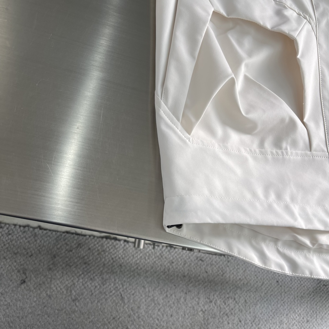 -Y-3 山本耀司 秋冬新款软壳冲锋衣外套。高端简洁时尚大方 定制原版进口面料 简洁利落又清爽 品质做工