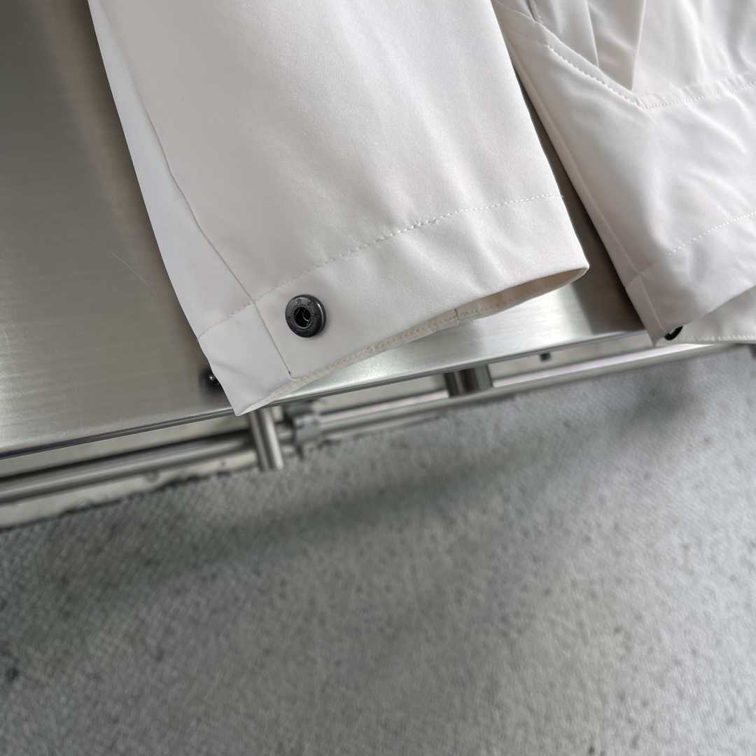 -Y-3 山本耀司 秋冬新款软壳冲锋衣外套。高端简洁时尚大方 定制原版进口面料 简洁利落又清爽 品质做工