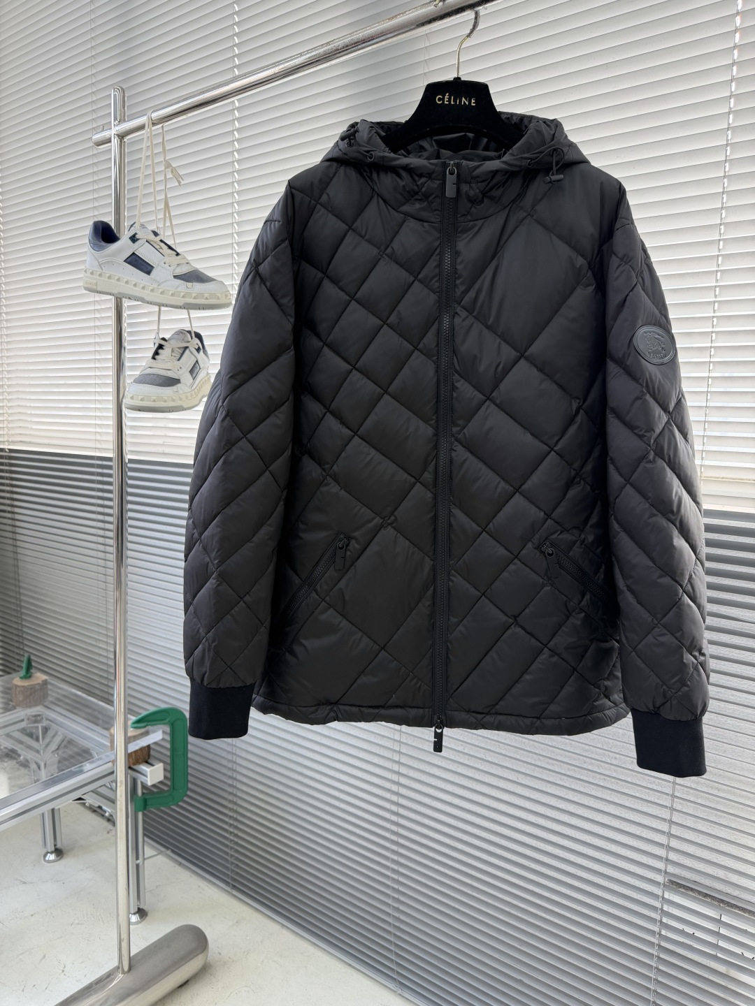 -BBR 秋冬新款羽绒服外套 连帽设计。内填充顶级国标纯正90白鹅绒 品质经得起任何形式检验，呈现一种焕