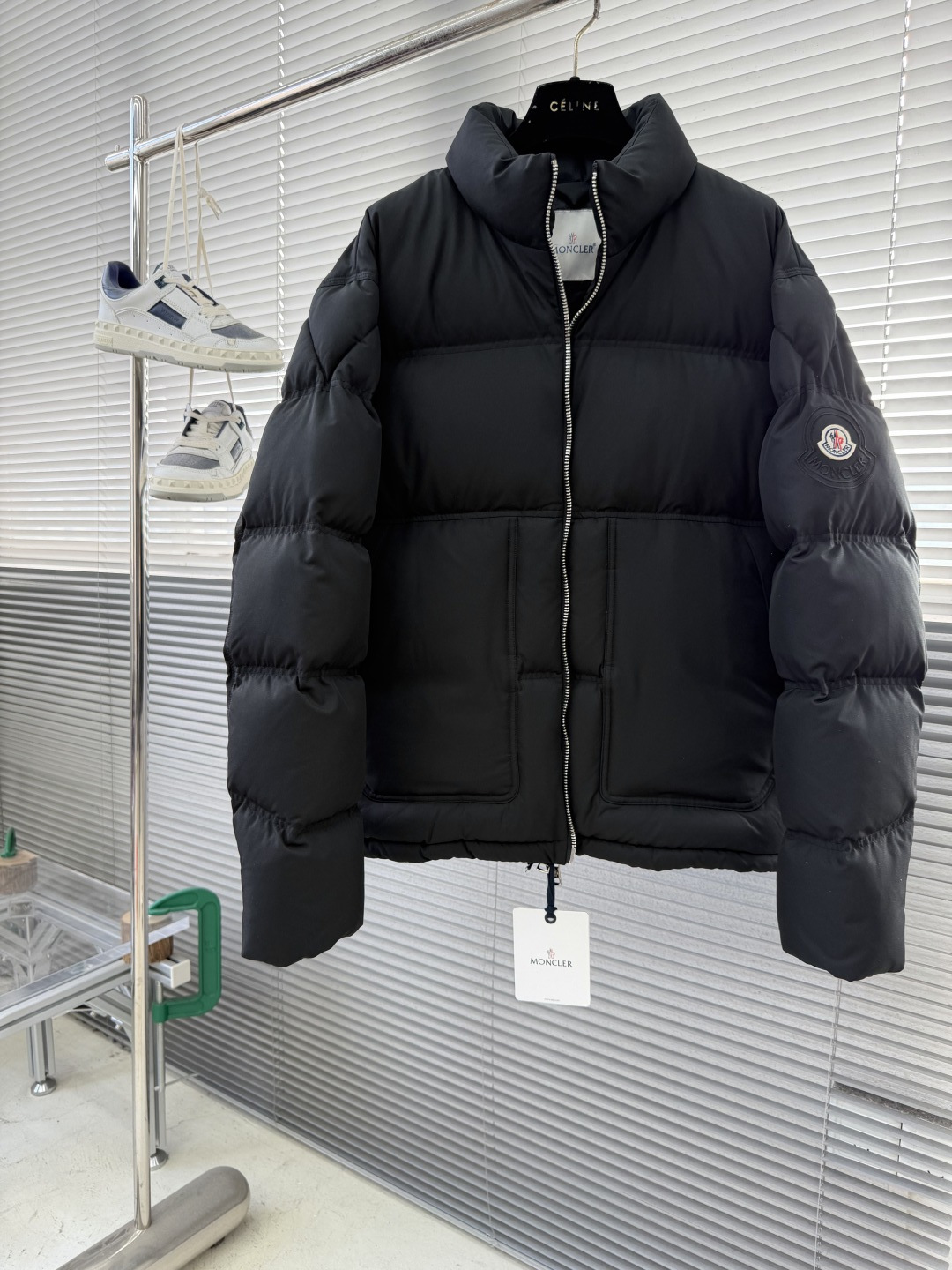 -mon 羽绒服2025最新款时尚设计师款羽绒外套.处处细节显工艺足够的高级 结构性剪裁的设计改变来展现