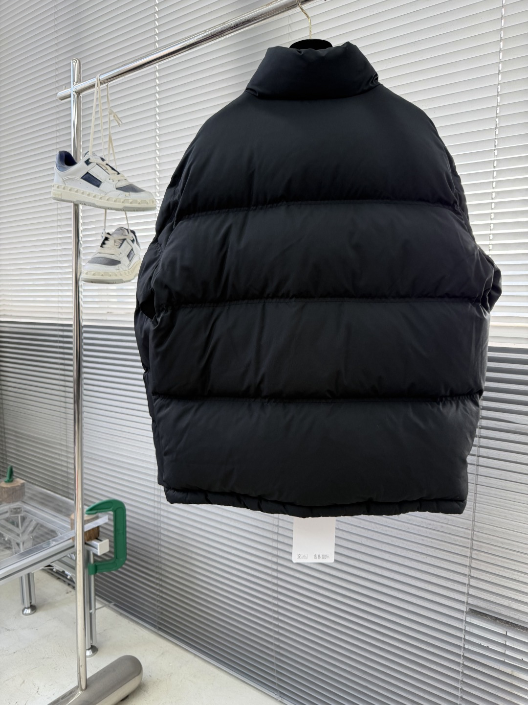 -mon 羽绒服2025最新款时尚设计师款羽绒外套.处处细节显工艺足够的高级 结构性剪裁的设计改变来展现