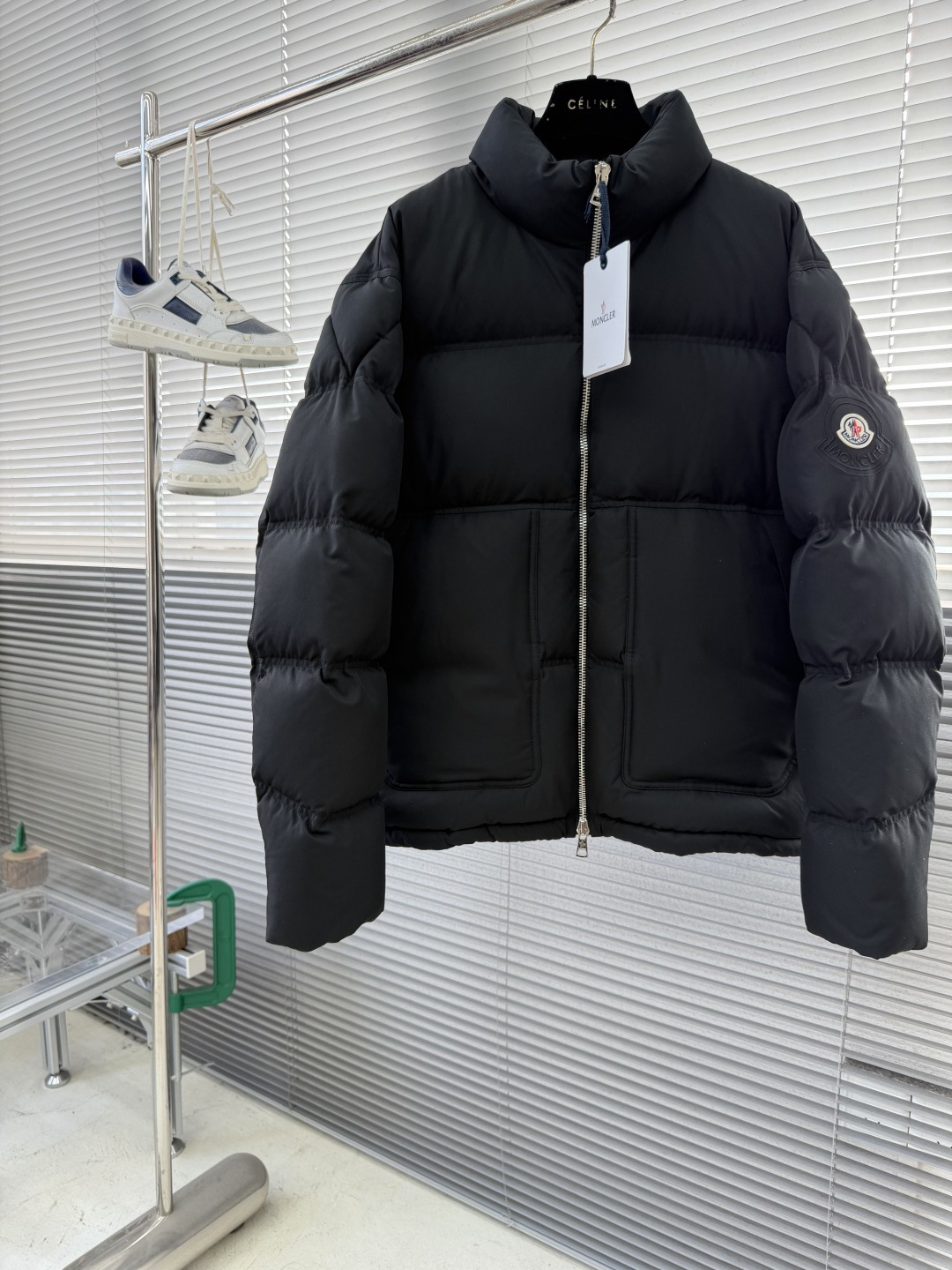 -mon 羽绒服2025最新款时尚设计师款羽绒外套.处处细节显工艺足够的高级 结构性剪裁的设计改变来展现