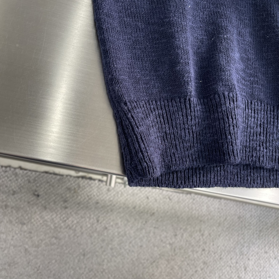 -STONE ISLAND 假日限定 胸前logo刺绣针织毛衣面料：羊毛混纺面料尺码：S-M-L-XL这