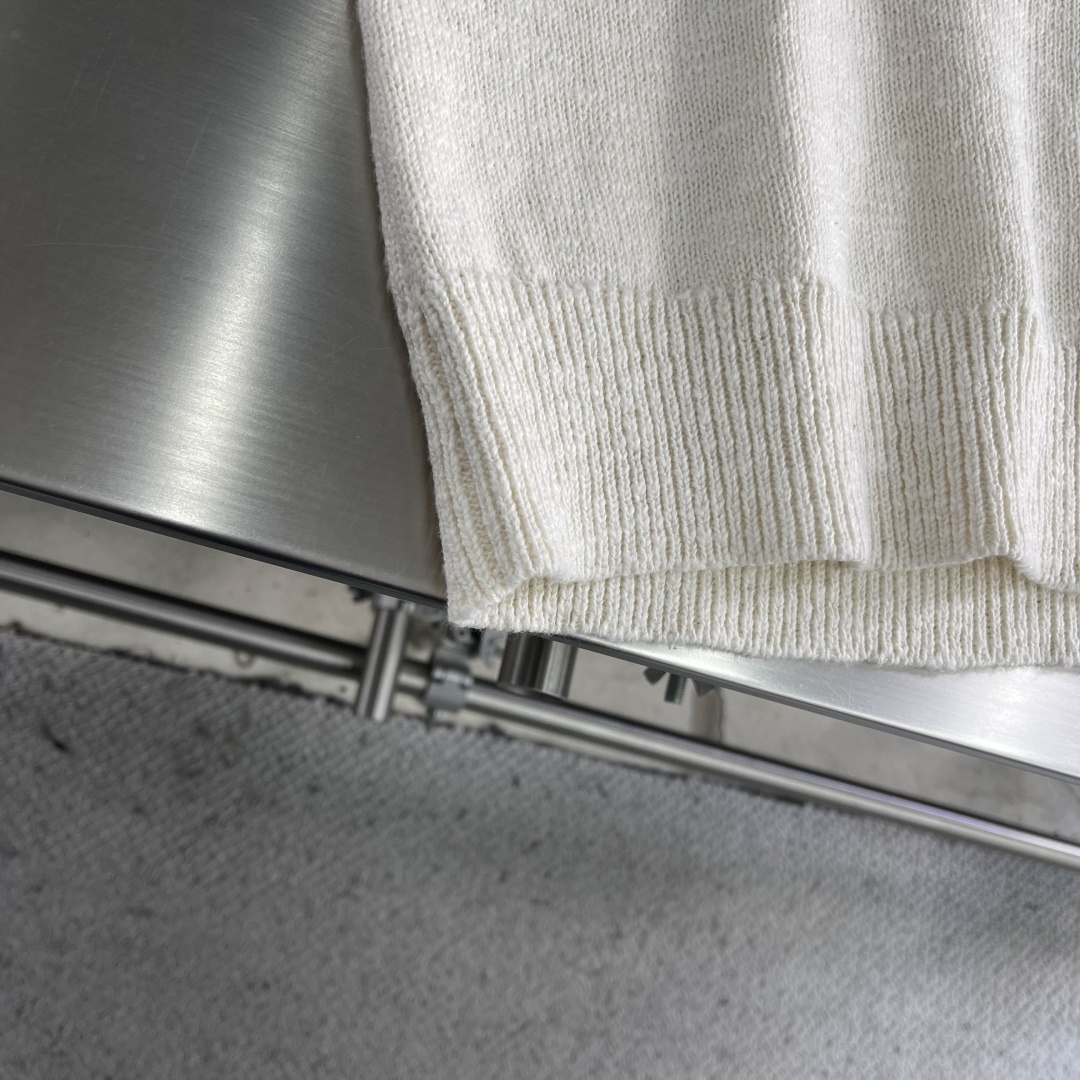 -STONE ISLAND 假日限定 胸前logo刺绣针织毛衣面料：羊毛混纺面料尺码：S-M-L-XL这