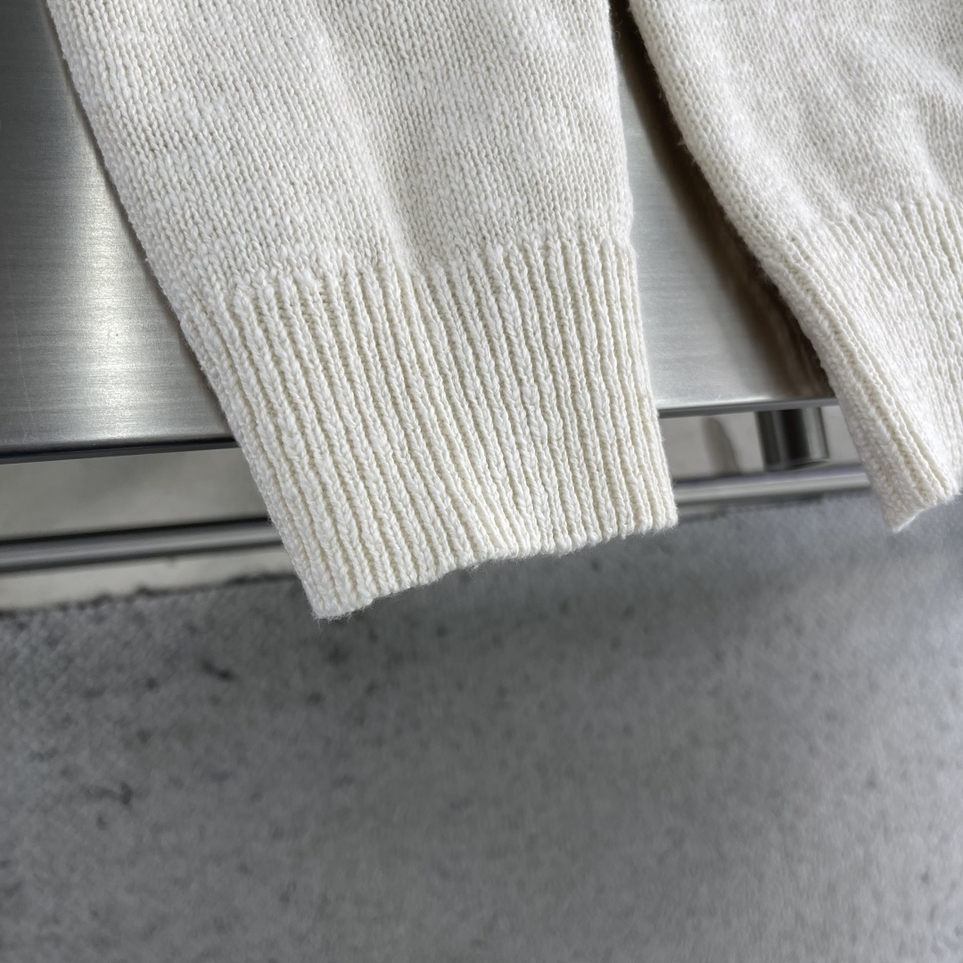 -STONE ISLAND 假日限定 胸前logo刺绣针织毛衣面料：羊毛混纺面料尺码：S-M-L-XL这