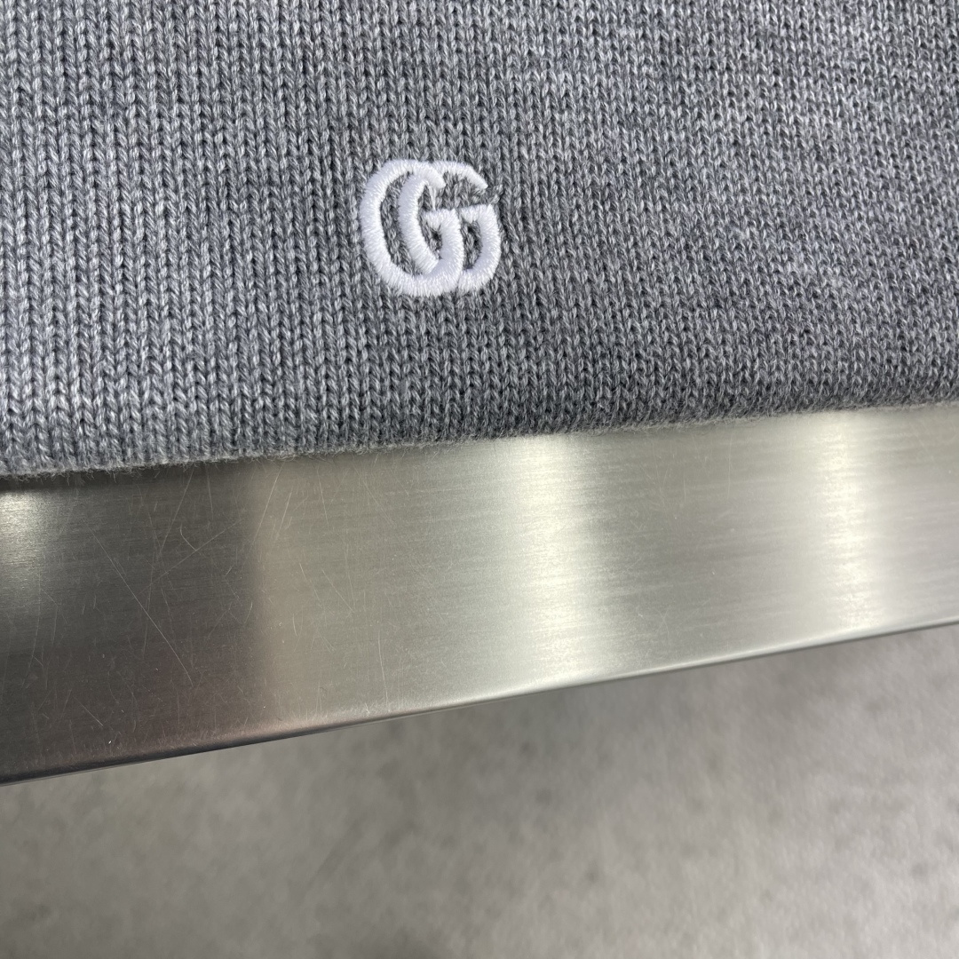 -GUCC 双G刺绣针织毛衣●面料：羊毛混纺面料●尺码：S-M-L-XL 男女同款●描述：面料选用高支数