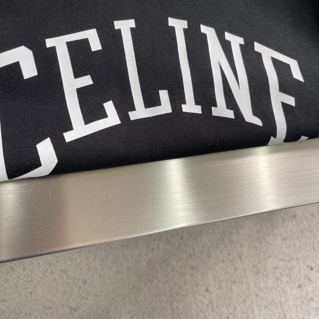 -Celin 2025冬季新款连帽卫衣，版型超棒，下摆收口不紧绷，高密毛圈面料，上身舒适有型，男女同款，