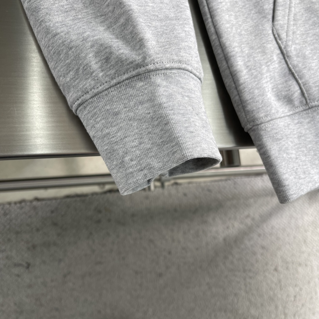 -Celin 2025冬季新款连帽卫衣，版型超棒，下摆收口不紧绷，高密毛圈面料，上身舒适有型，男女同款，