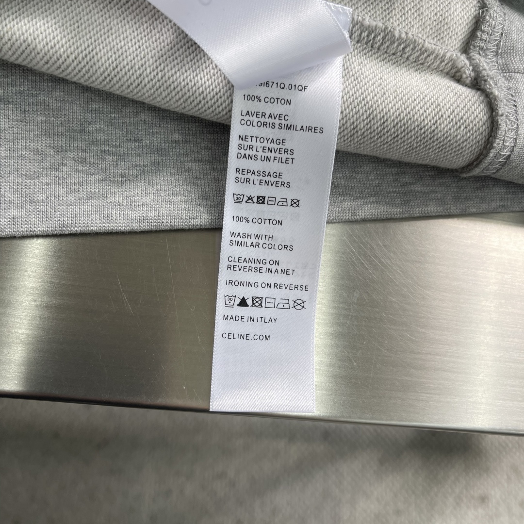 -Celin 2025冬季新款连帽卫衣，版型超棒，下摆收口不紧绷，高密毛圈面料，上身舒适有型，男女同款，