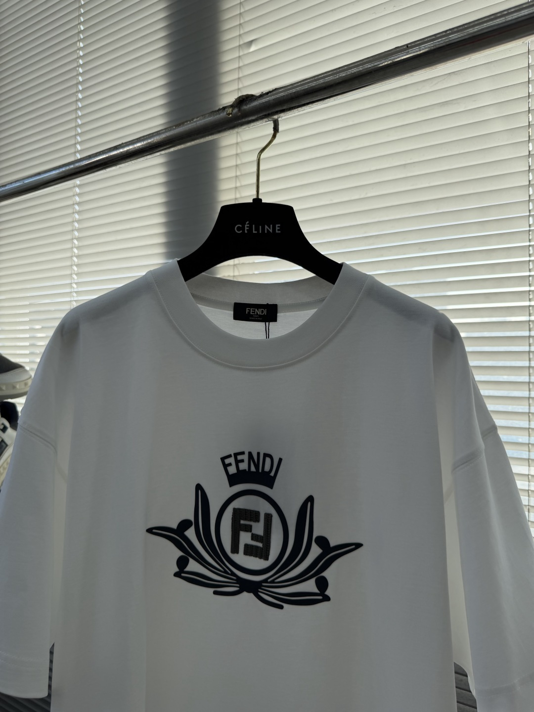 -FEND 早冬新款T恤，300克高支高密纯棉面料，中间饰以刺绣图案，经典FF标志，车工走线彰显高品细节