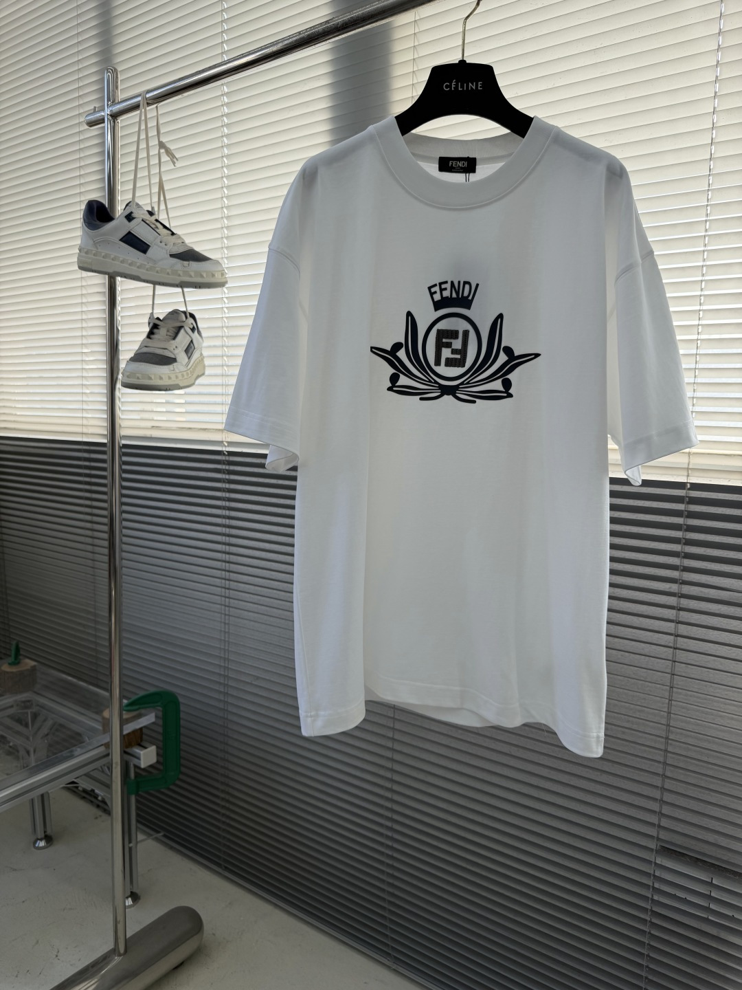 -FEND 早冬新款T恤，300克高支高密纯棉面料，中间饰以刺绣图案，经典FF标志，车工走线彰显高品细节