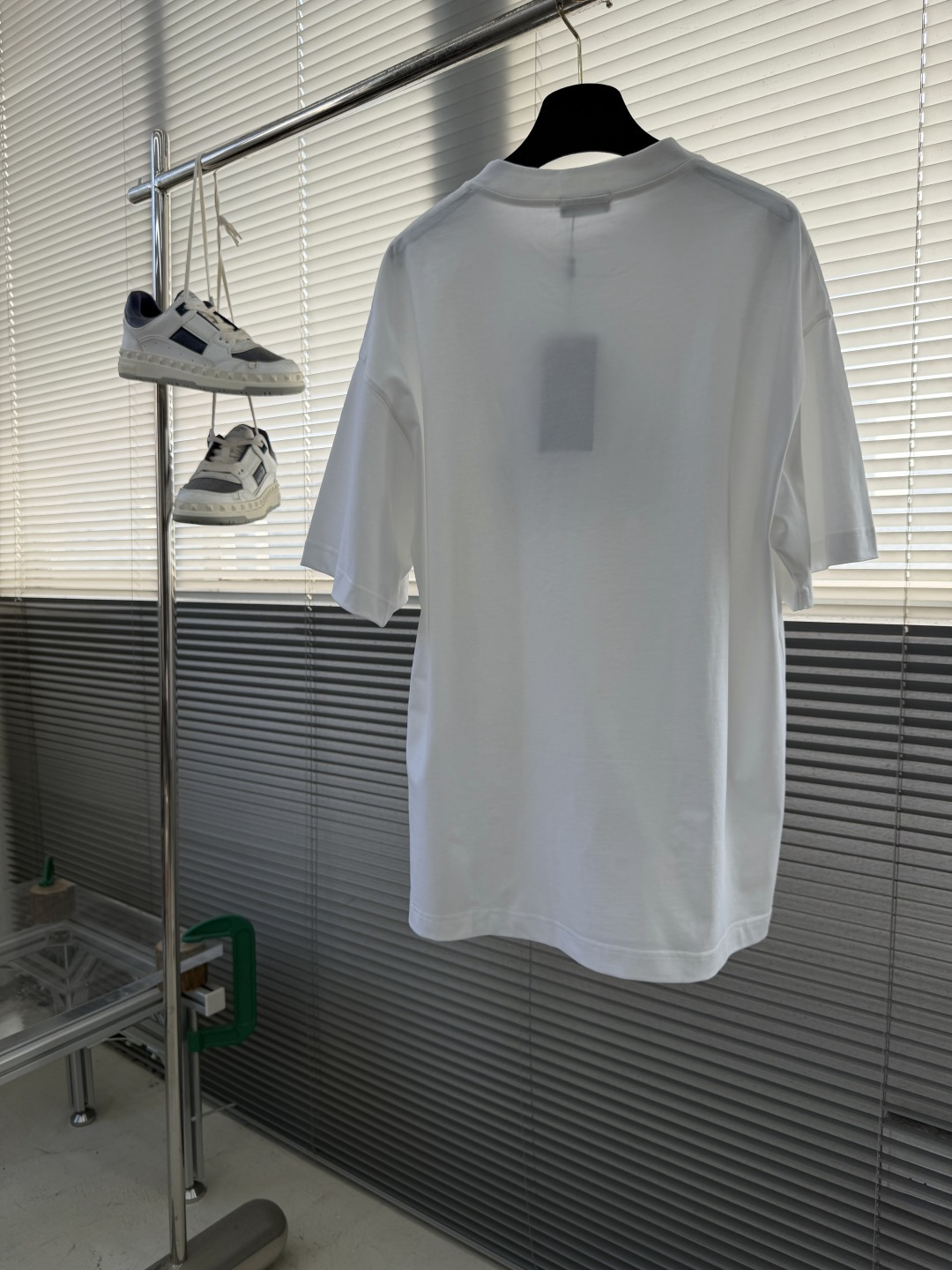 -FEND 早冬新款T恤，300克高支高密纯棉面料，中间饰以刺绣图案，经典FF标志，车工走线彰显高品细节