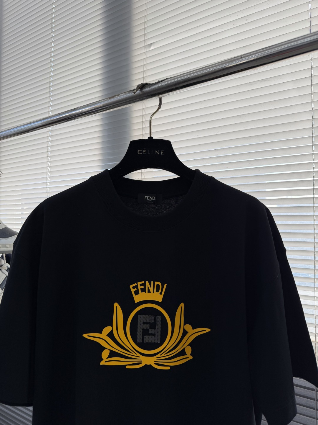 -FEND 早冬新款T恤，300克高支高密纯棉面料，中间饰以刺绣图案，经典FF标志，车工走线彰显高品细节