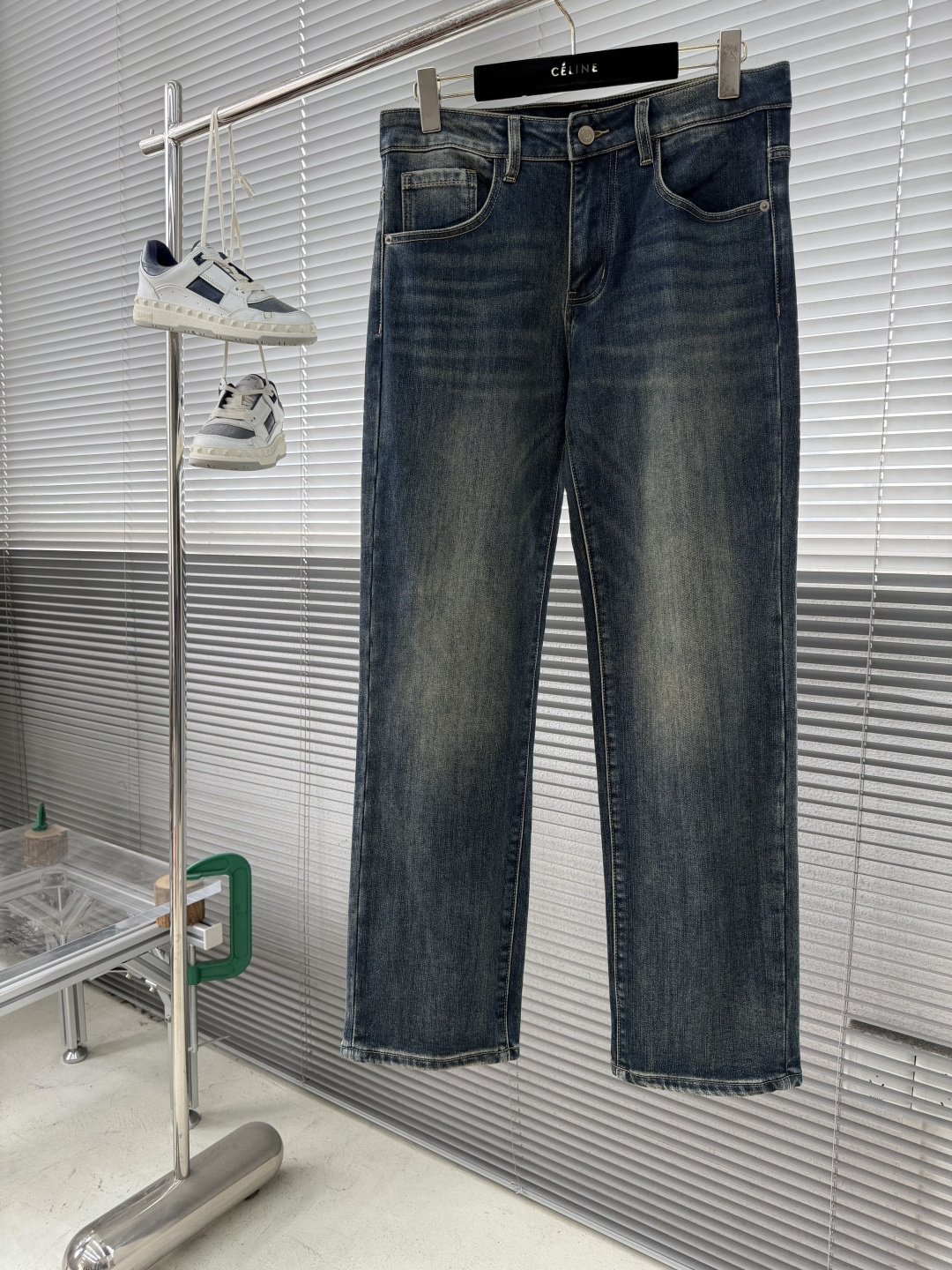 -迪桑特 新款来袭 2025秋冬新款休闲裤牛仔裤。磨毛内里！进口高密度纯棉加沙洗工艺舒适柔软亲肤，笔挺不